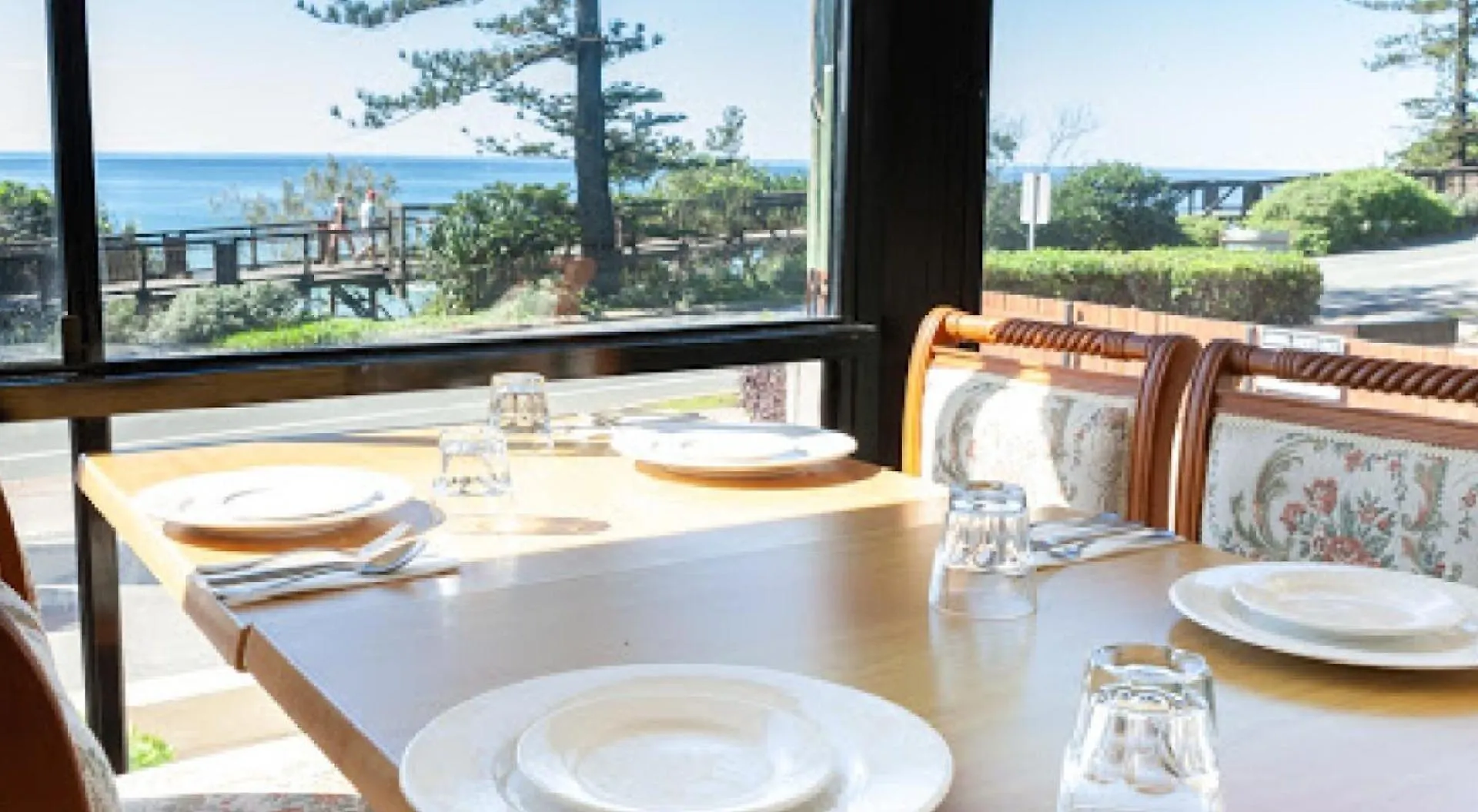 By The Beach - Clubb Coolum Beachside Resort Apartment