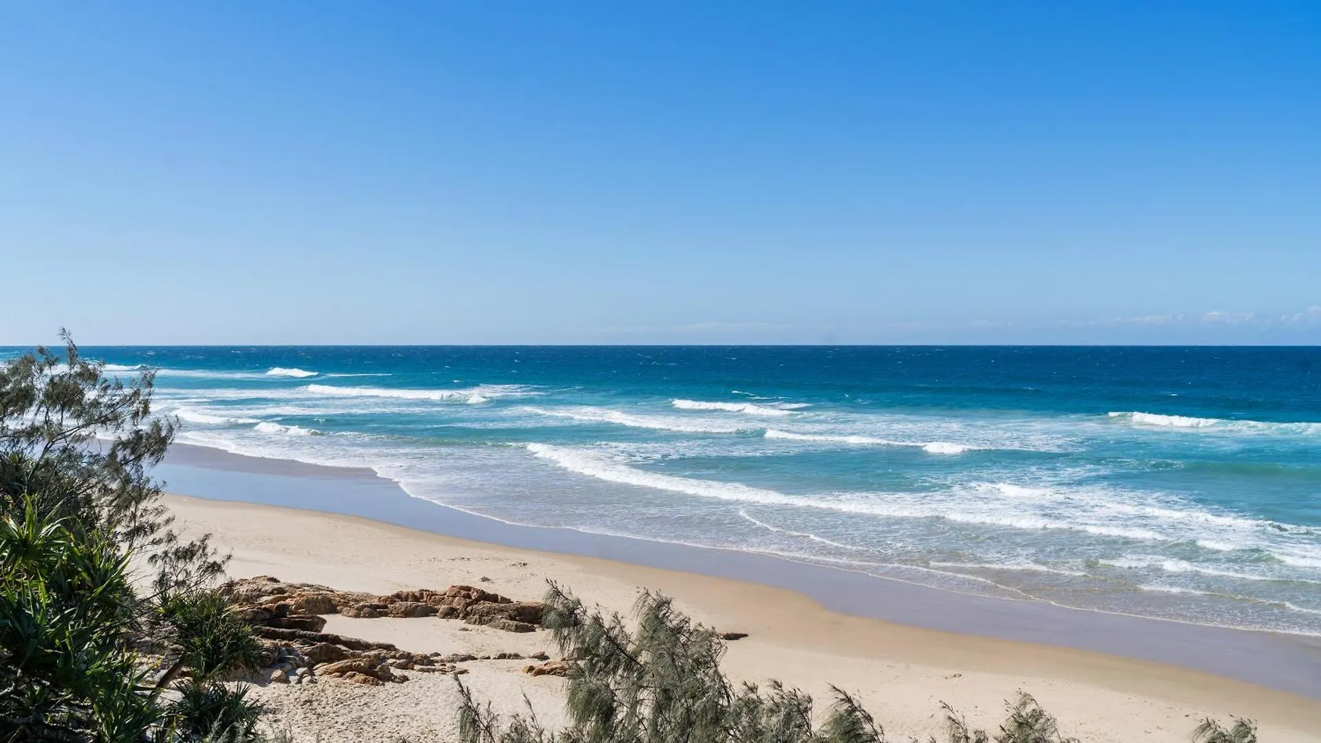 By The Beach - Clubb Coolum Beachside Resort