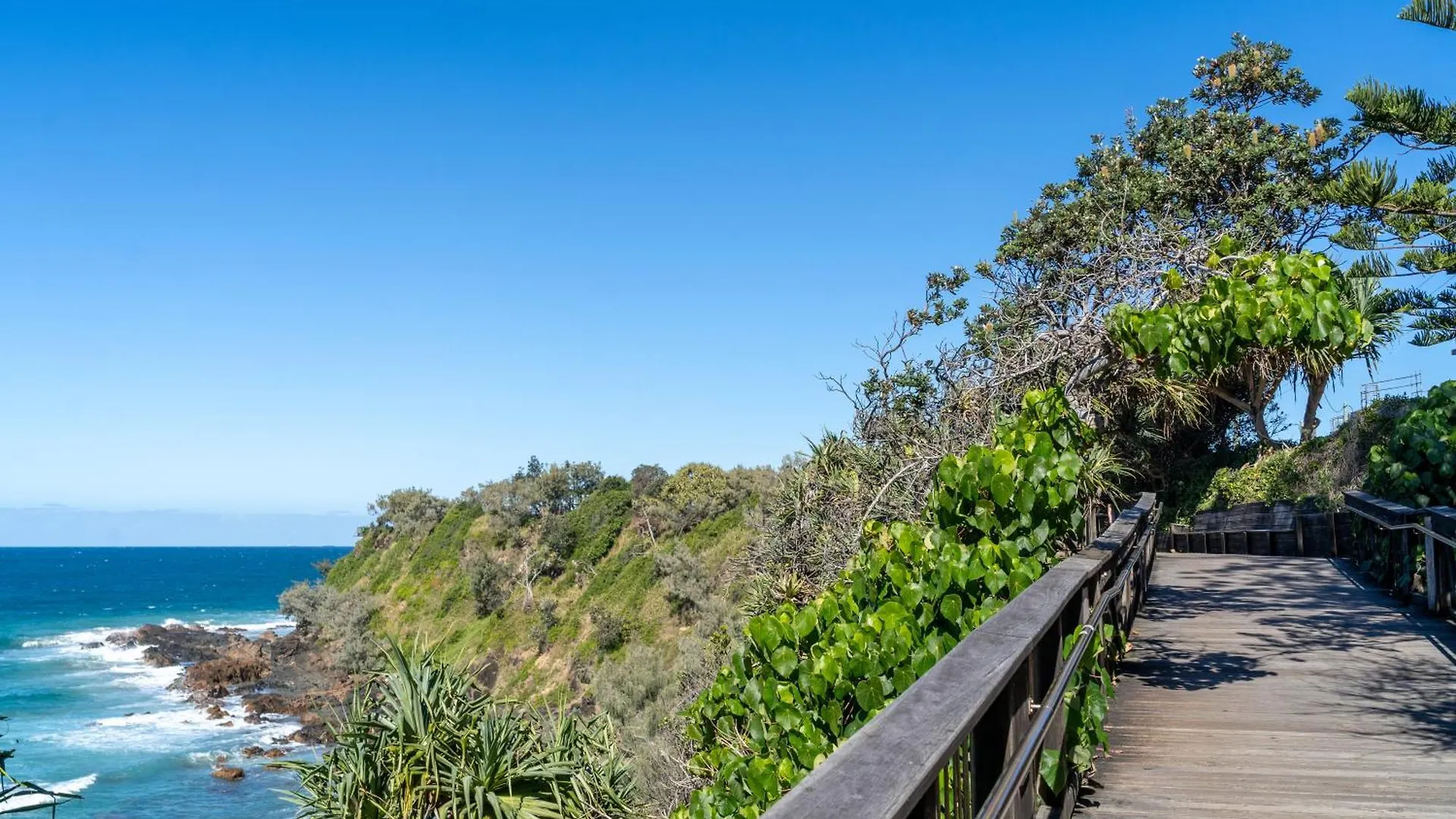 By The Beach - Clubb Coolum Beachside Resort Apartment